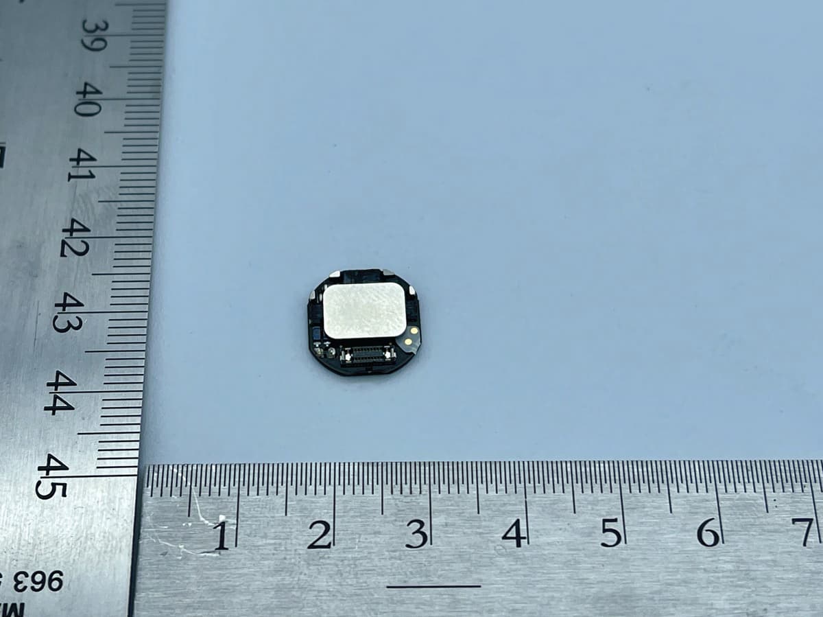 internal-photo-showing-bottom-sensors-heatsink-on-apple-watch-series-8-fcc-id-bcg-a2775-model-a2775