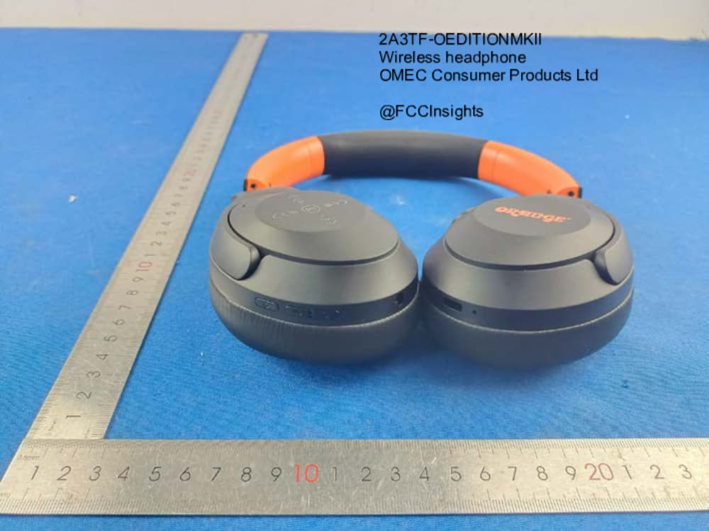 Wireless headphone by OMEC Consumer Products Ltd External Photos 2