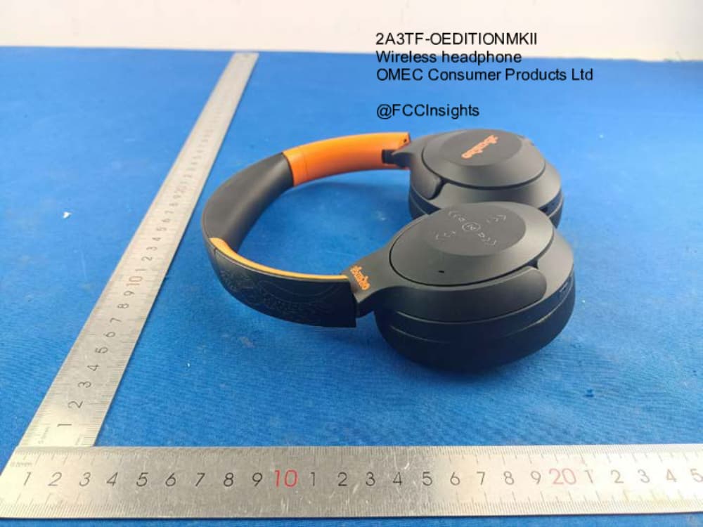 Wireless headphone by OMEC Consumer Products Ltd External Photos 3