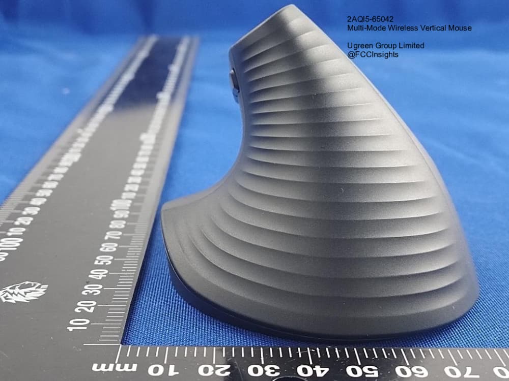 Multi-Mode Wireless Vertical Mouse by Ugreen Group Limited External Photos 3