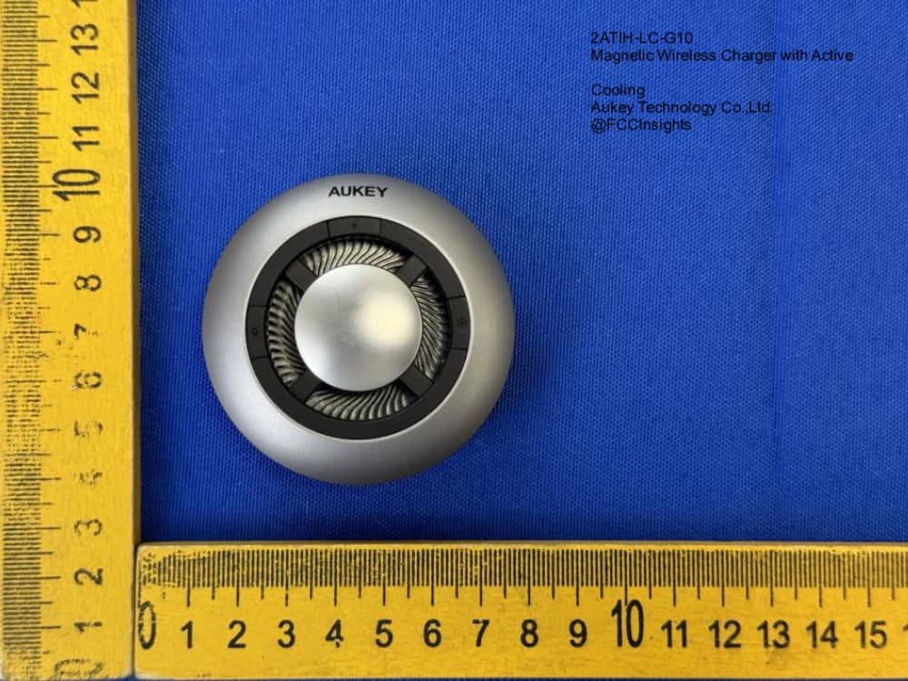 Magnetic Wireless Charger with Active Cooling by Aukey Technology Co.,Ltd. External Photos 2