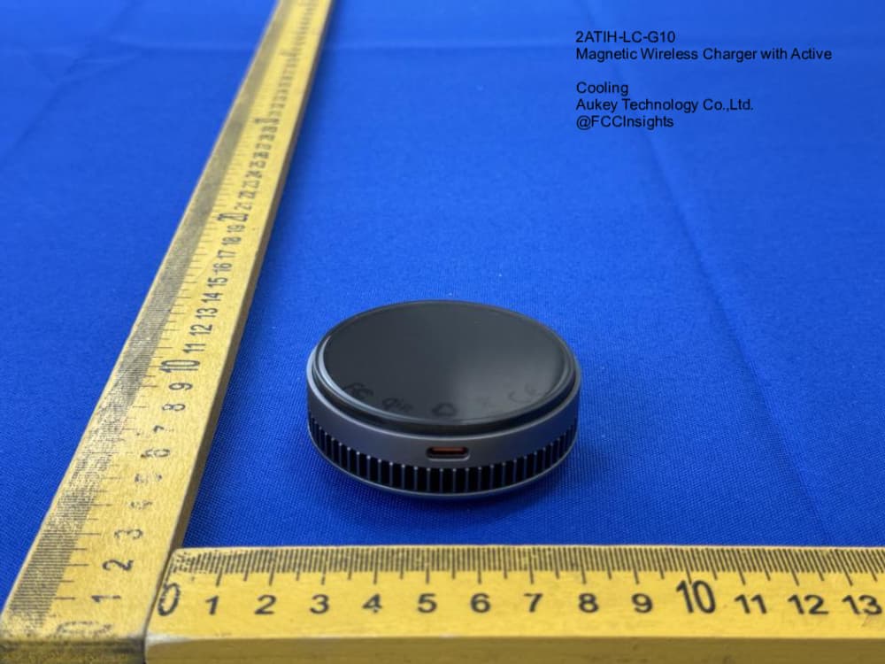 Magnetic Wireless Charger with Active Cooling by Aukey Technology Co.,Ltd. External Photos 3