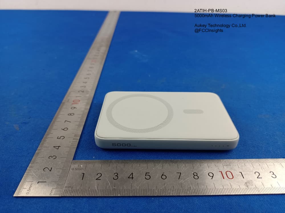 5000mAh Wireless Charging Power Bank by Aukey Technology Co.,Ltd. External Photos 2