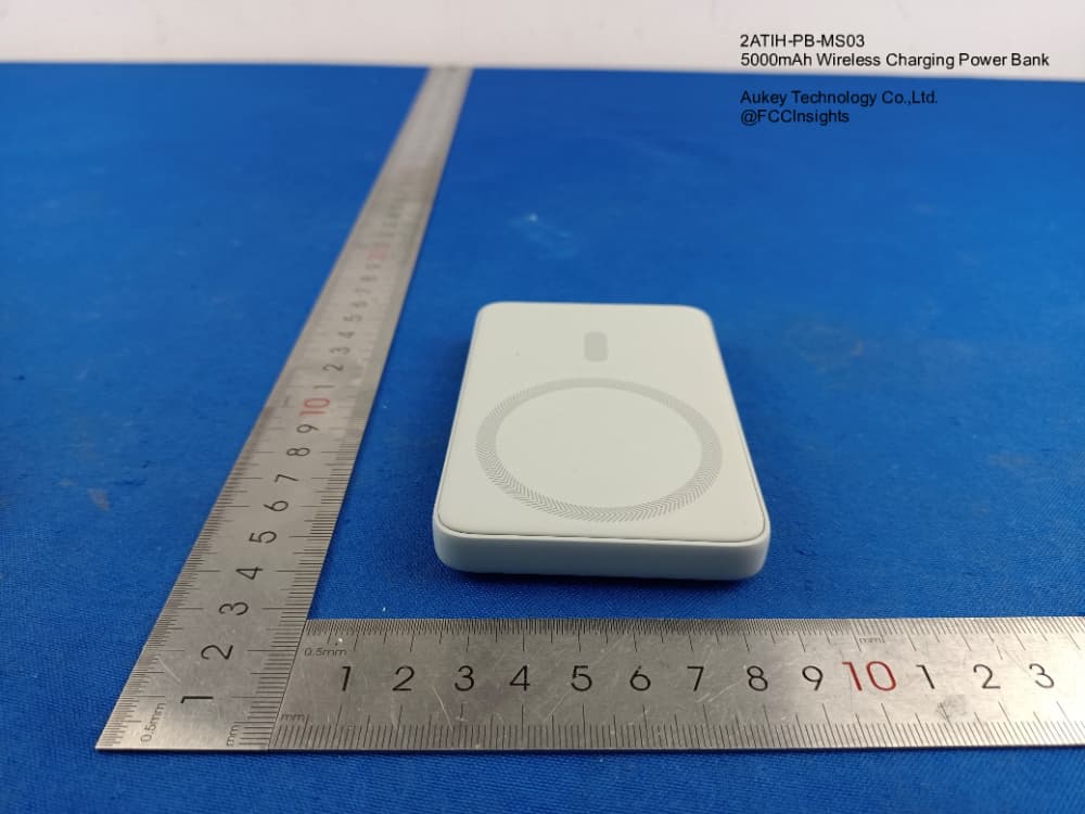 5000mAh Wireless Charging Power Bank by Aukey Technology Co.,Ltd. External Photos 3