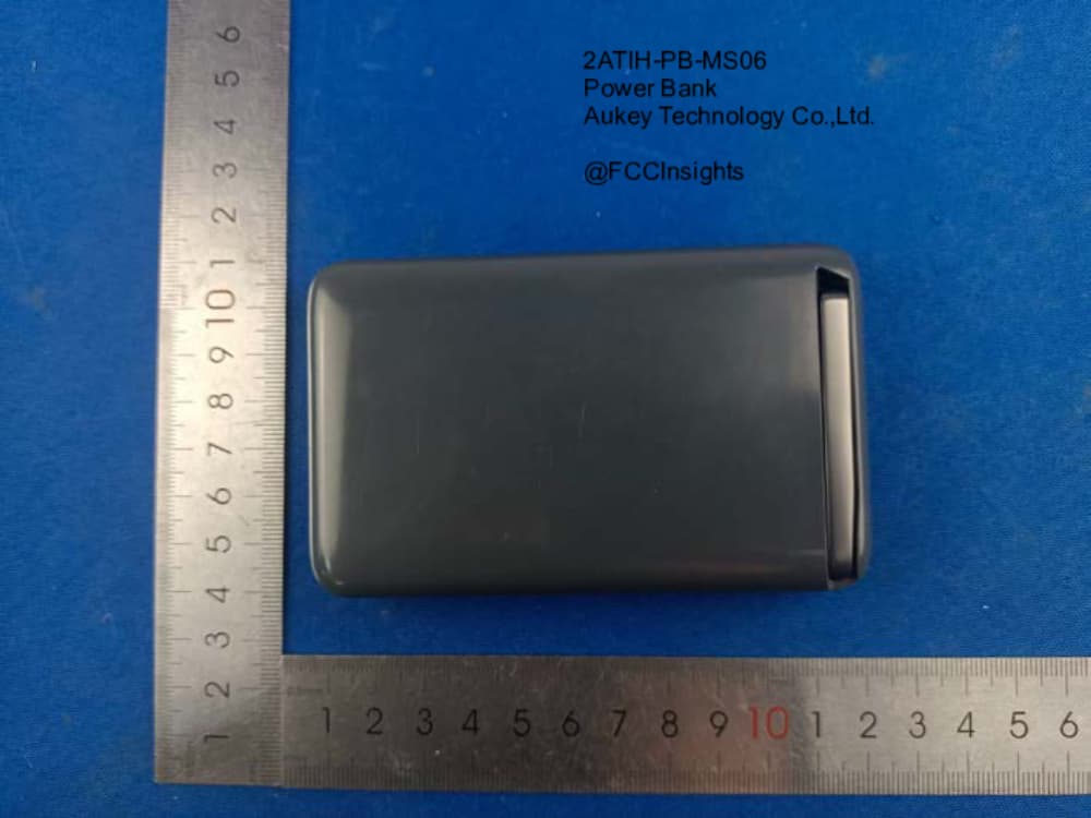 Power Bank by Aukey Technology Co.,Ltd. External Photos 2