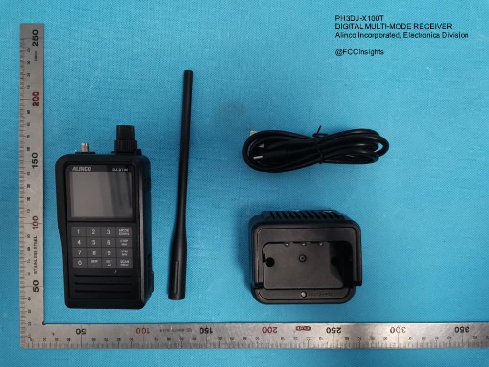 DIGITAL MULTI-MODE RECEIVER by Alinco Incorporated, Electronics Division External Photos 3